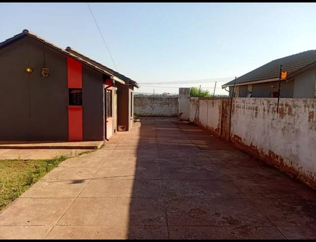 2 BEDROOM HOUSE FOR SALE IN PROTEA GLEN